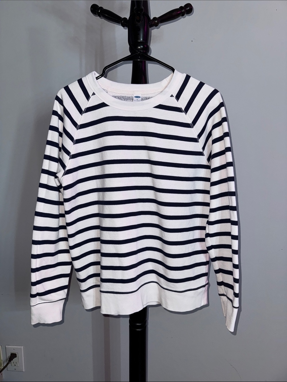 Old Navy White and Navy Striped Crewneck Sweater m.b5